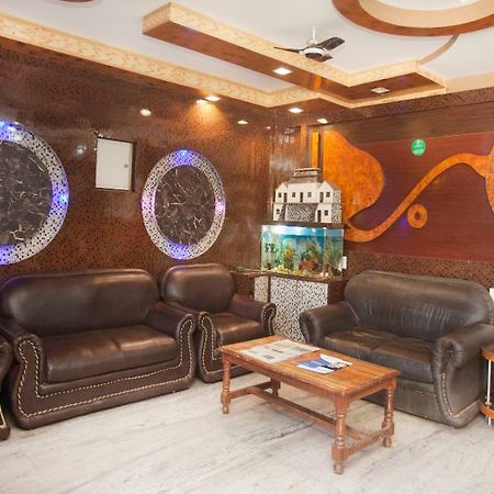 Oyo 343 Pop Life Hotel Banke Екстериор снимка