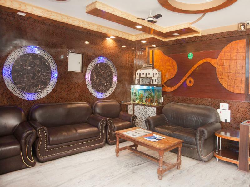 Oyo 343 Pop Life Hotel Banke Екстериор снимка