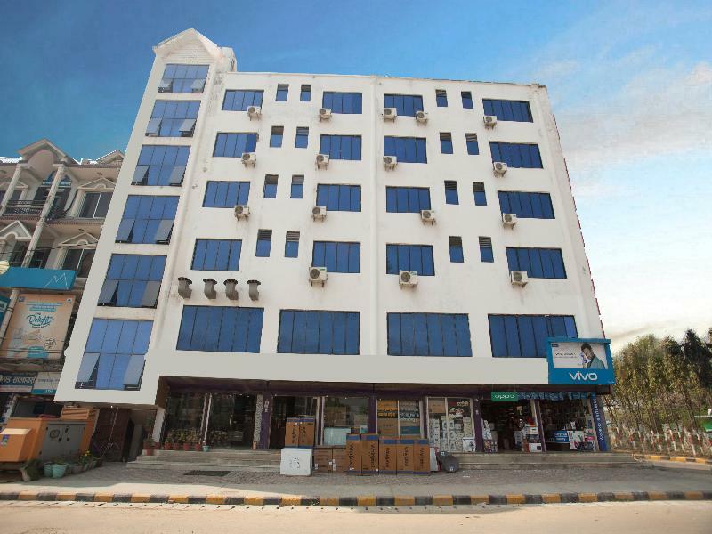 Oyo 343 Pop Life Hotel Banke Екстериор снимка
