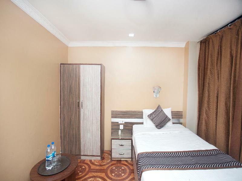 Oyo 343 Pop Life Hotel Banke Екстериор снимка