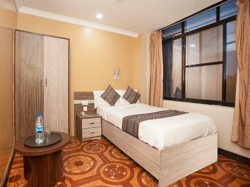 Oyo 343 Pop Life Hotel Banke Екстериор снимка